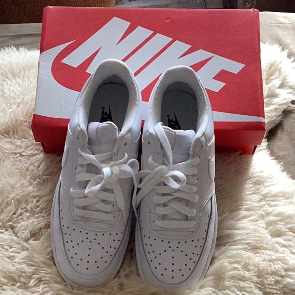 EUC Nike Court Vision Low
